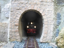 Was kommt aus dem Tunnel