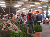 Besucher vor US-Anlagenteil