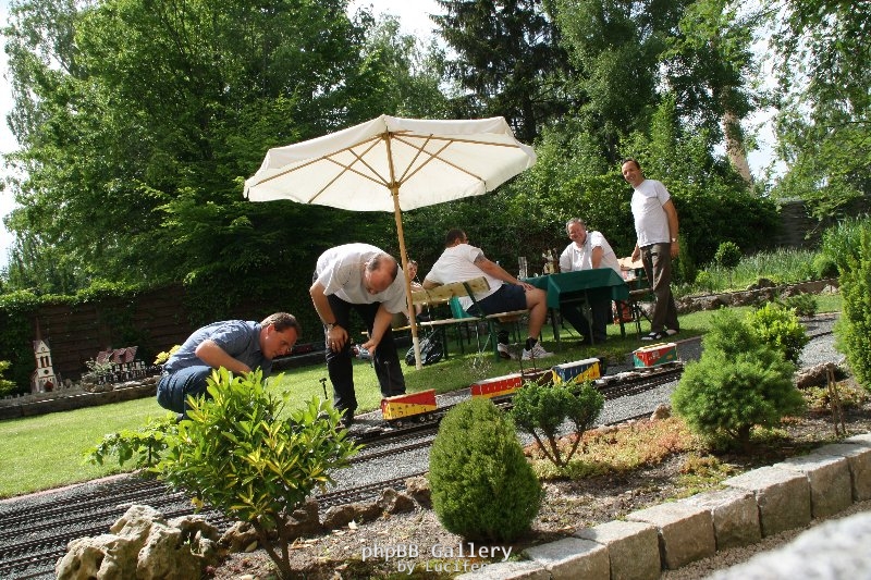 Fröhliche Gartenbahner