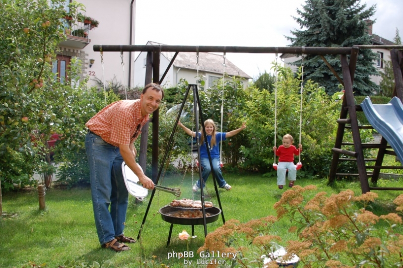 Der Chef beim Grillen