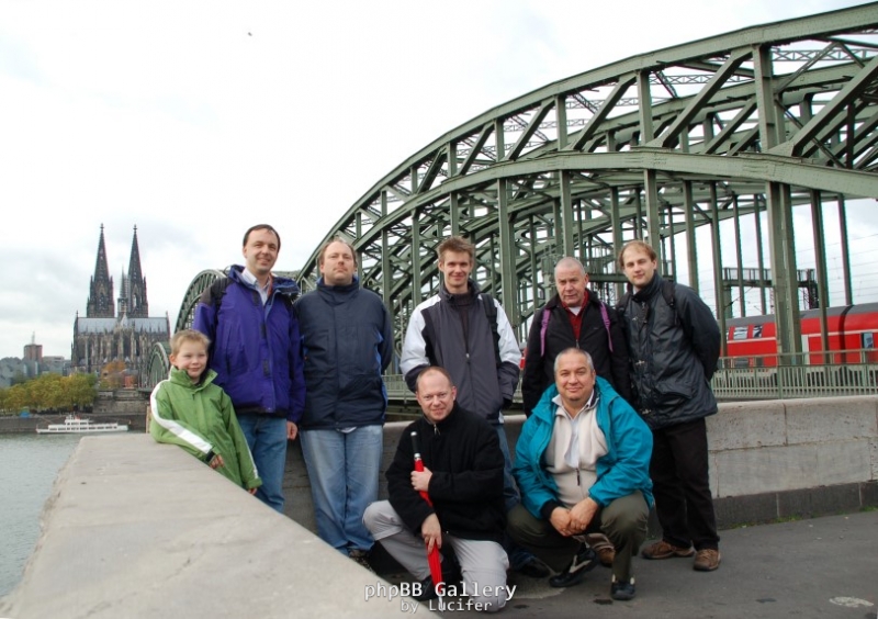 Das Team vor dem Dom